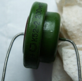 Конденсаторы К52-2  50В  200МКФ  10% 